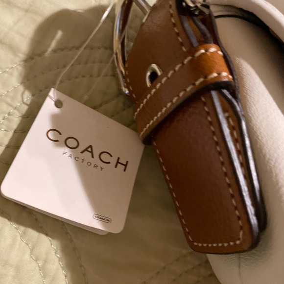 Coach Cream and Tan Shoulder Bag - Picture 2 of 16